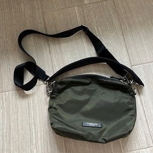 Timbuk2 crossbody handbag, olive EUC